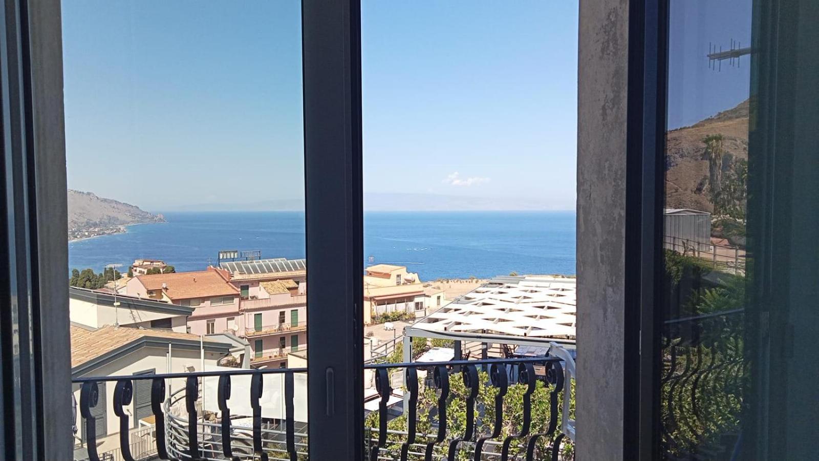 Fm Panoramic House Center *